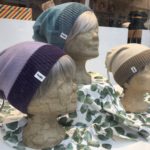 Frühlings-Strickmützen von fede aus Bio-Baumwolle/-Wolle gemischt (made in Basel) in zwei Grössen