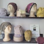 Beispiele Kopfbedeckungen Winter - verschiedene Kopfbedeckungen aus Bambus-Viskose und verschiedenen Bio-Garnen, teilweise für uns in Basel hergestellt