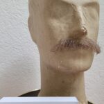 Schnauzbärte aus Echthaar in verschieden Formen und Farben